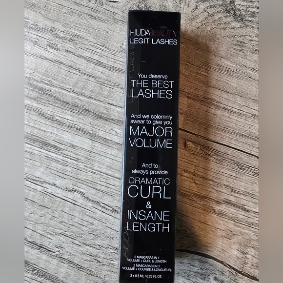 Huda Beauty Legit Lashes Black Mascara with Curved Brush and Sleek Design - Picture 5 of 6